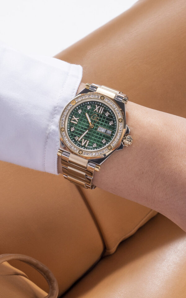 GUESS COLLECTION WOMAN WATCH LEGACY LADY TWO TONE STAINLESS STEEL BRACELET
