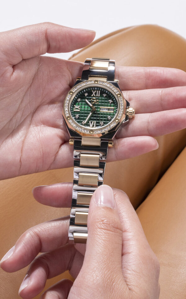 GUESS COLLECTION WOMAN WATCH LEGACY LADY TWO TONE STAINLESS STEEL BRACELET
