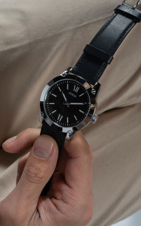 GUESS WATCH CRESCENT BLACK LEATHER STRAP