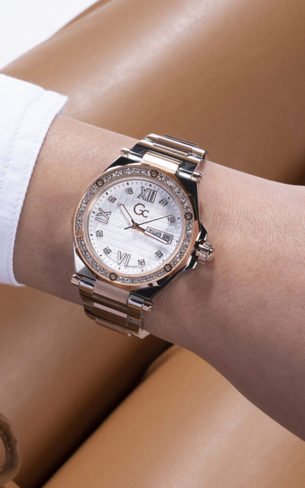 GUESS COLLECTION LEGACY LADY TWO TONE STAINLESS STEEL BRACELET