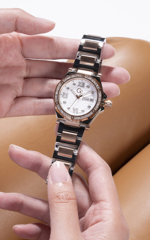 GUESS COLLECTION LEGACY LADY TWO TONE STAINLESS STEEL BRACELET