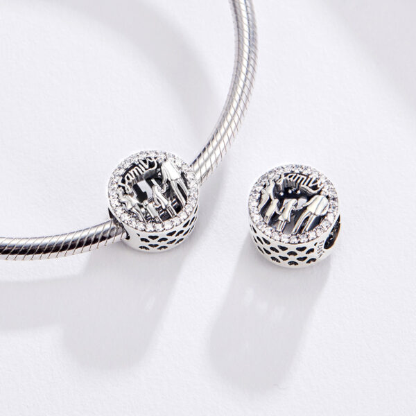 ΑΣΗΜΕΝΙΟ CHARM (925) Family holding hands