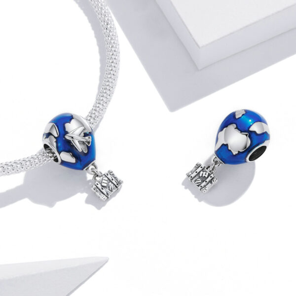 ΑΣΗΜΕΝΙΟ CHARM (925) Airplane travel around the earth