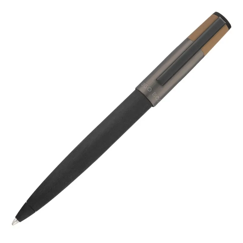 Ανακαλύψτε το στυλό Gear Ballpoint Pen της Hugo Boss. Ένα πολυτελές δώρο για άνδρες και γυναίκες, ιδανικό για επαγγελματίες. Αγοράστε το σήμερα.